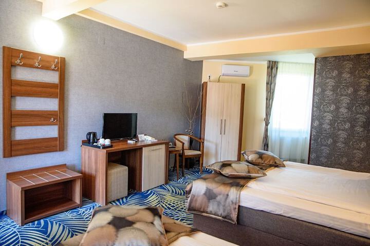 Room 40 of 98