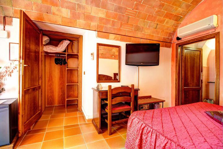 Room 15 of 96