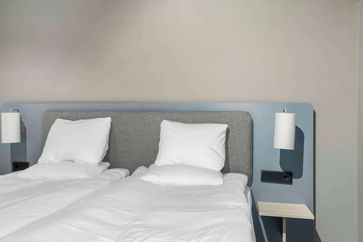 Room 9 of 37