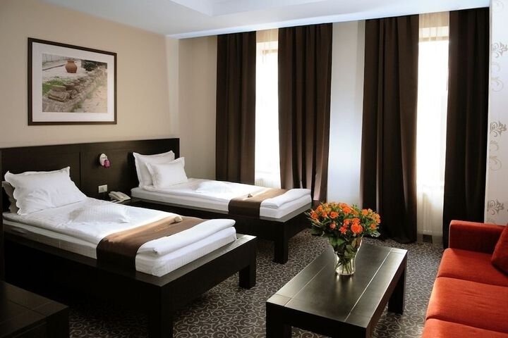 Room 5 of 34