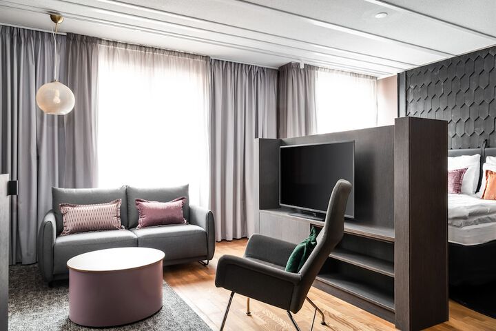 Room 9 of 49