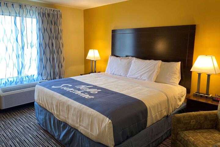 1 King Bed (8 of 14)