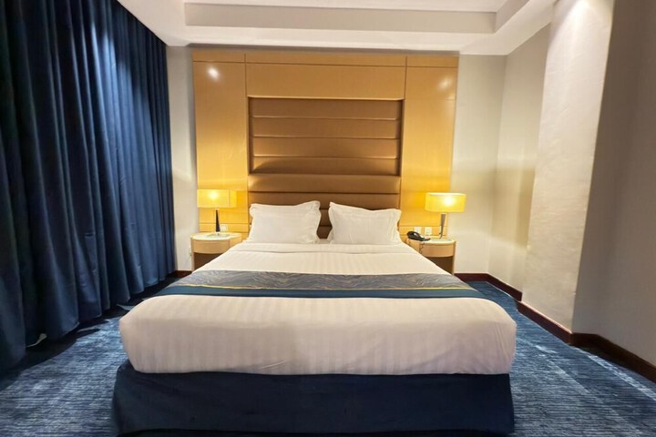 Room 16 of 40