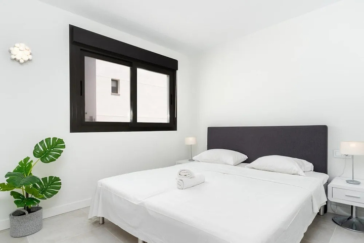 Room 4 of 18