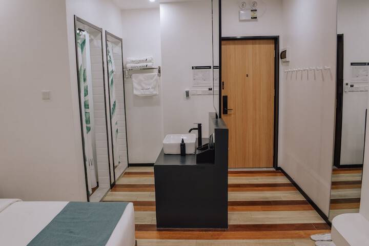 Room 19 of 28