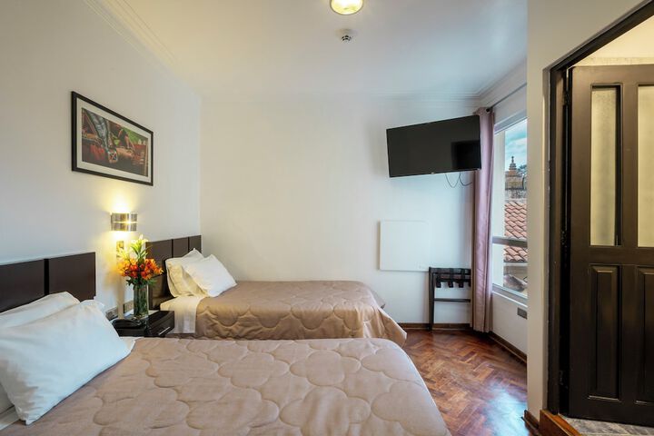 Room 62 of 176