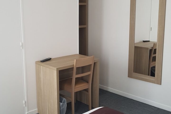 Room 11 of 37