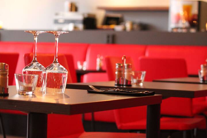 Lounge 62 of 66