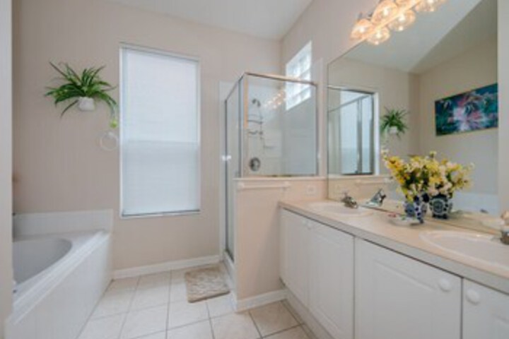 Room 4 of 28