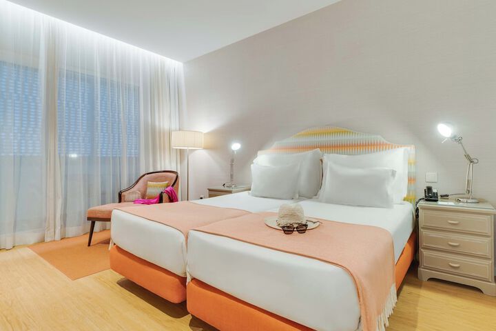 Room 4 of 25
