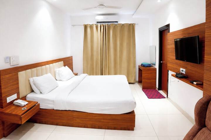 Room 3 of 8