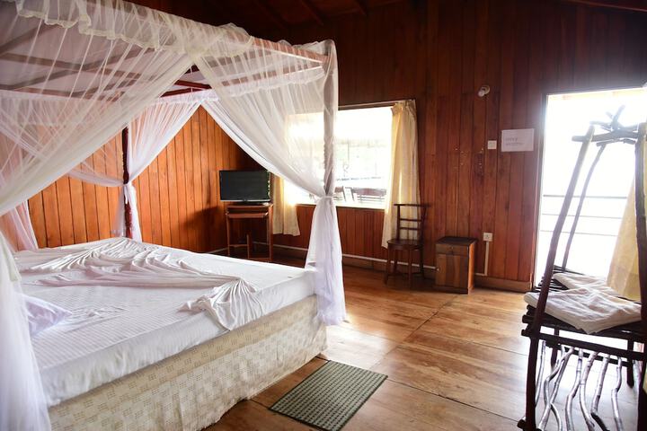 Room 8 of 32