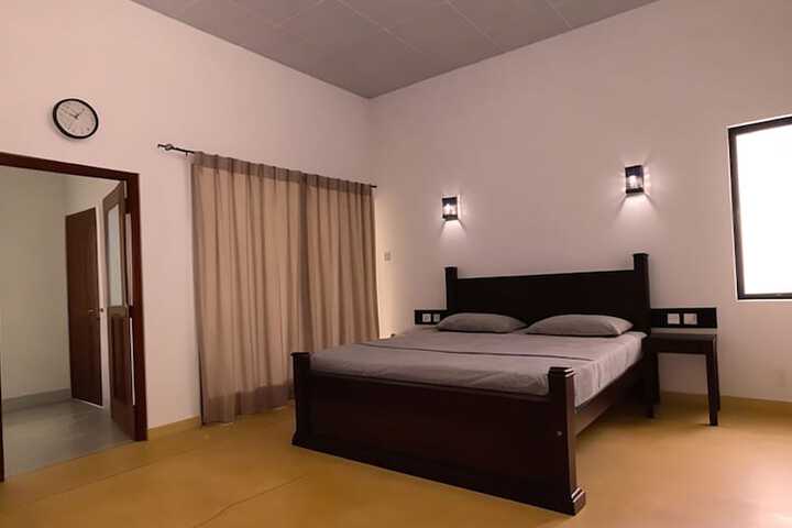 Room 2 of 17