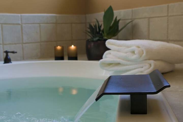 Deep soaking bathtub