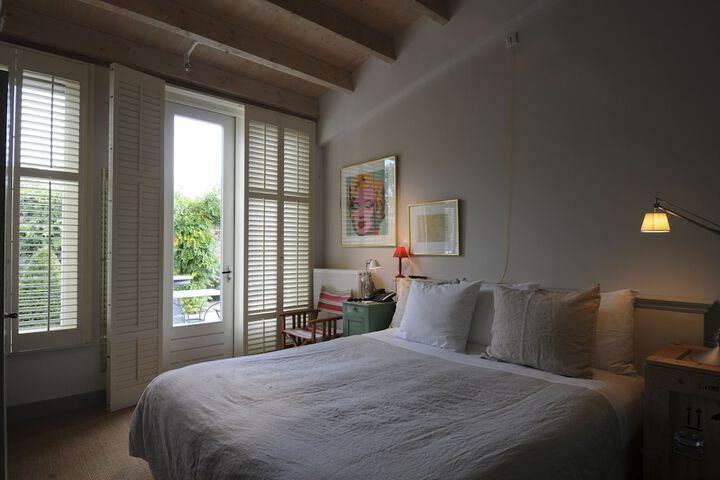 Room 6 of 48