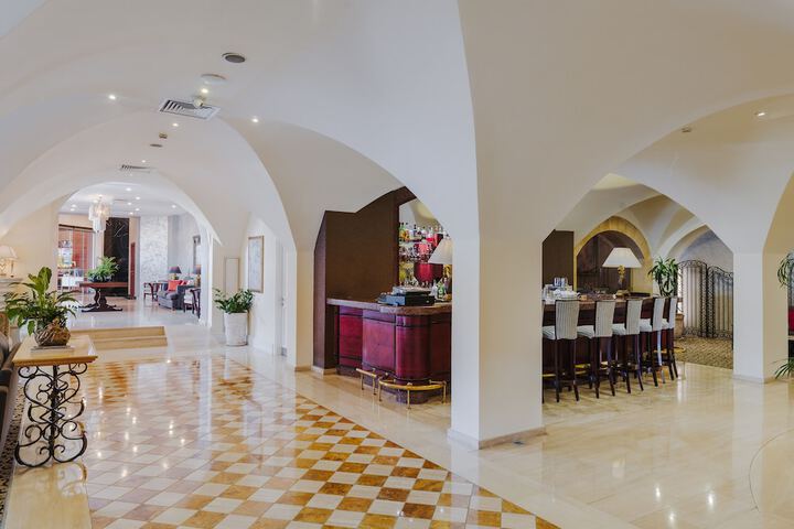 Hotel Interior 7 of 131