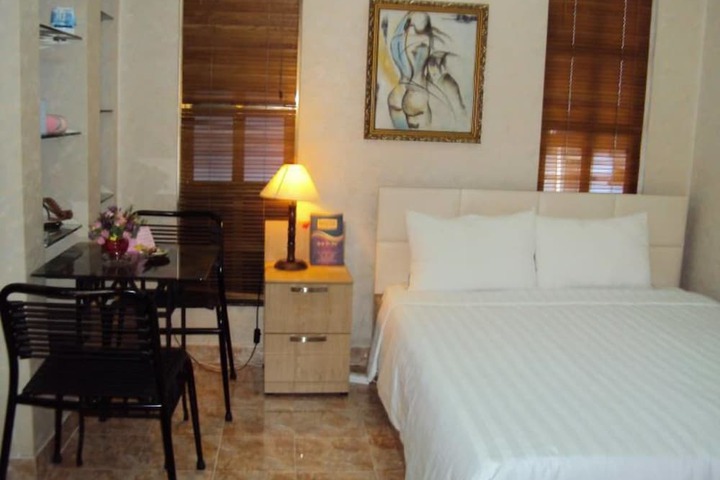 Room 4 of 13
