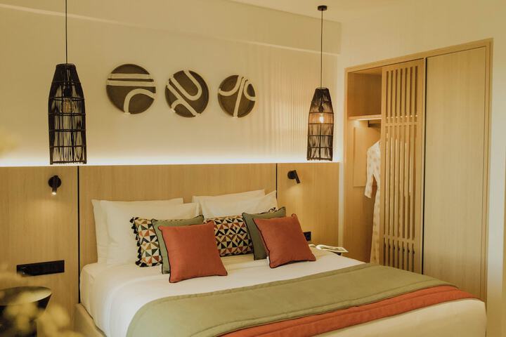 Room 16 of 80