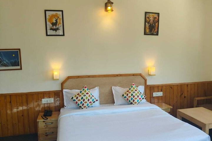 Room 5 of 33