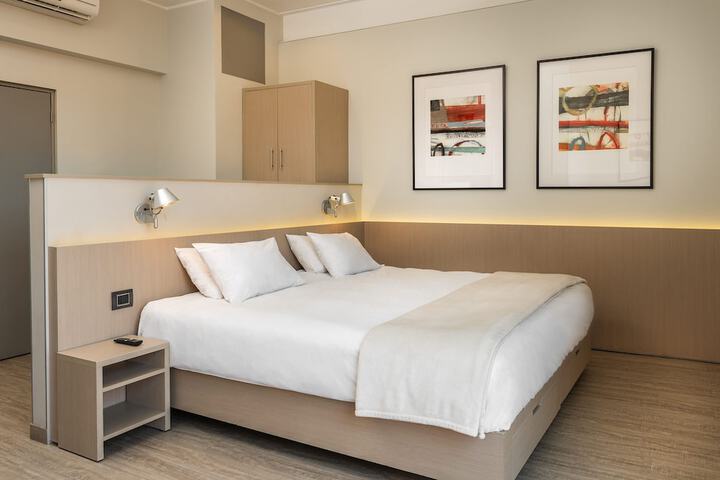 Room 13 of 40