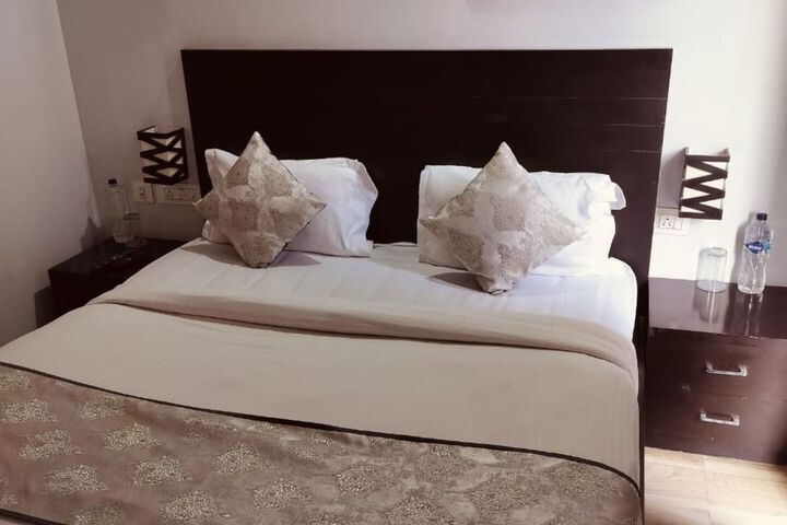 Room 10 of 15