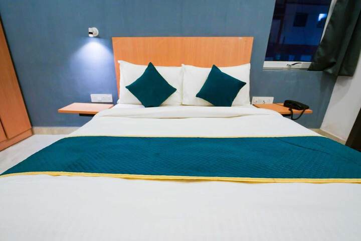 Room 5 of 18