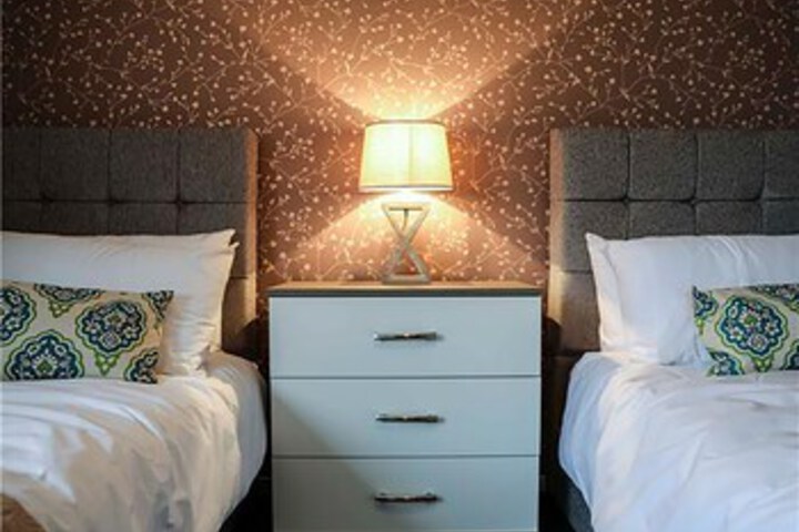 Room 4 of 11
