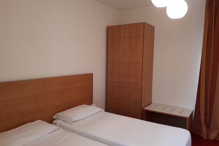 Room 11 of 37