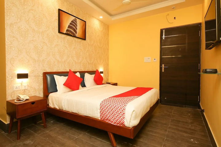 Room 4 of 12
