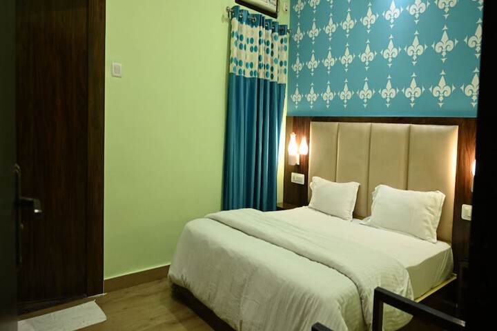 Room 3 of 9