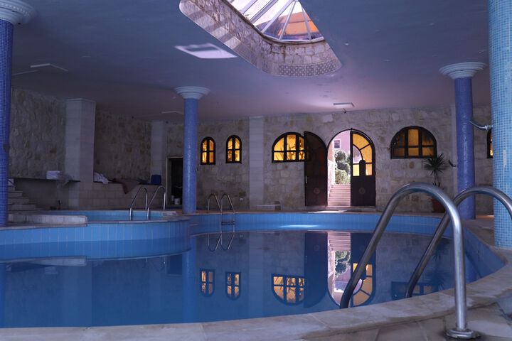 Pool 53 of 110