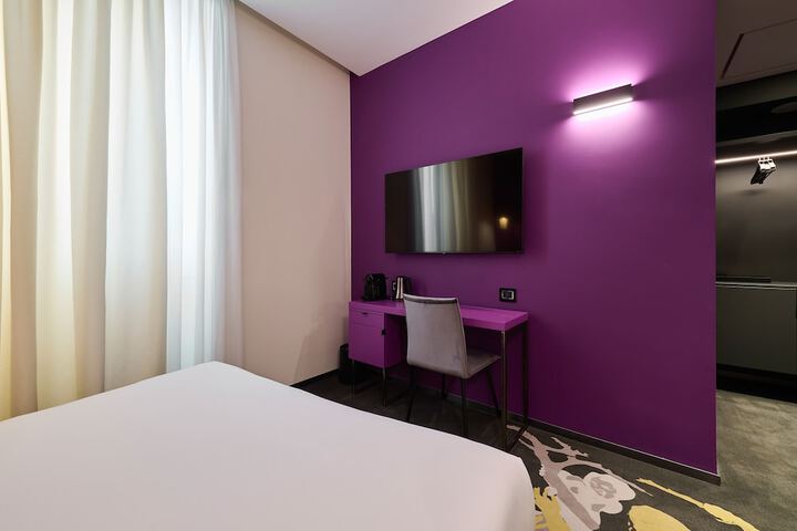 Room 15 of 96