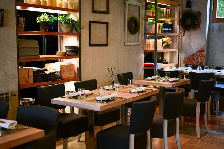 Dining 60 of 68