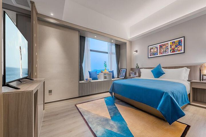 Room 10 of 26