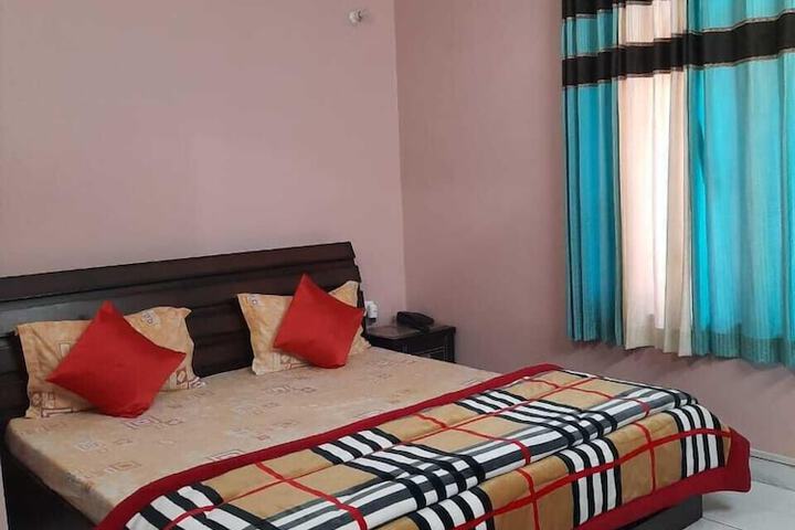Room 6 of 20
