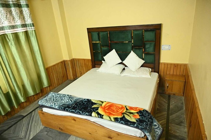 Room 9 of 50