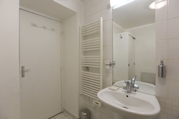 Room 3 of 83