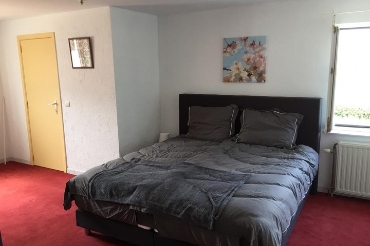 Room 2 of 16