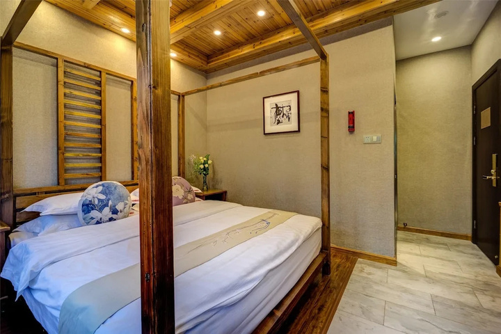 Room 2 of 16