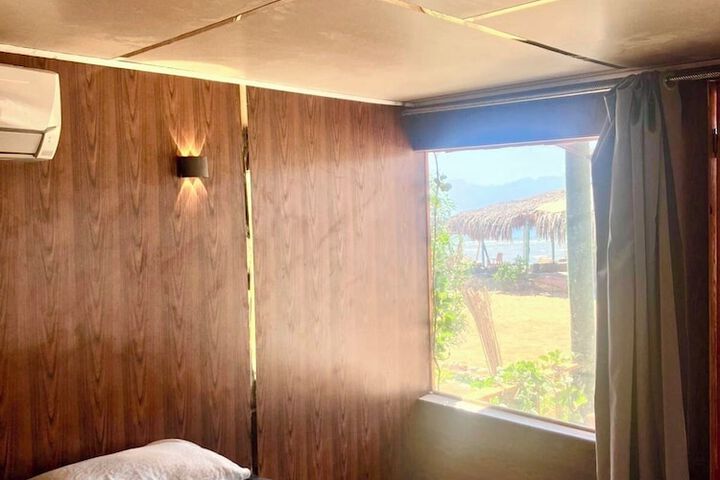 Room 7 of 16