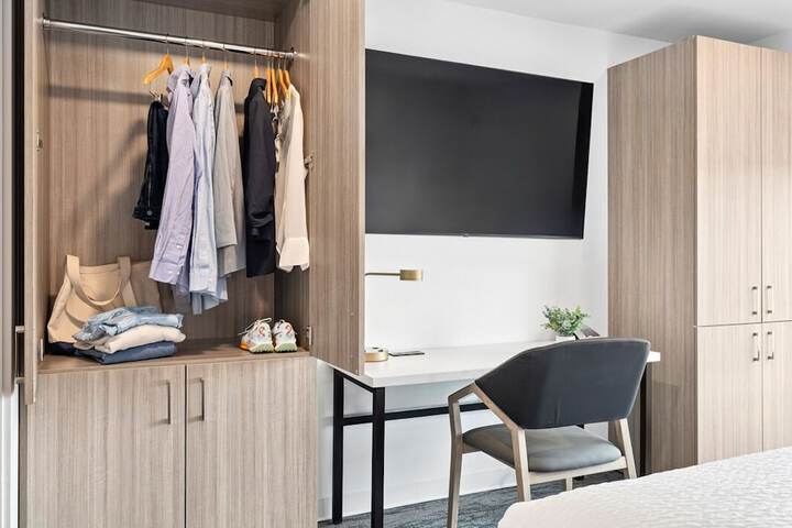 Room 25 of 42