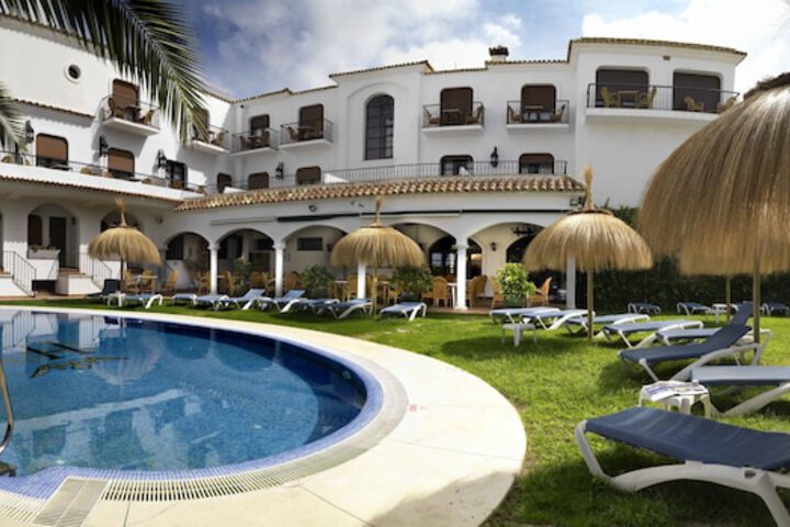 Hotel with Pool