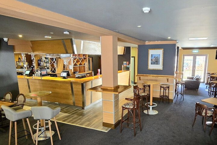 Lounge 59 of 69