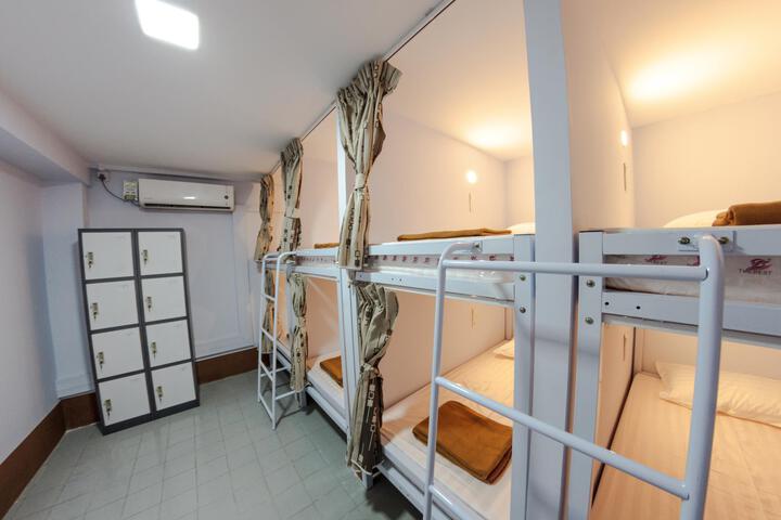 Room 2 of 5