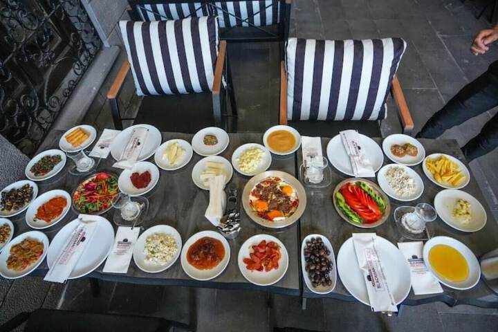 Dining 23 of 26