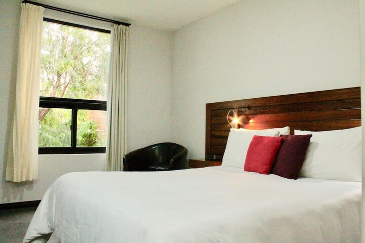 Room 18 of 100