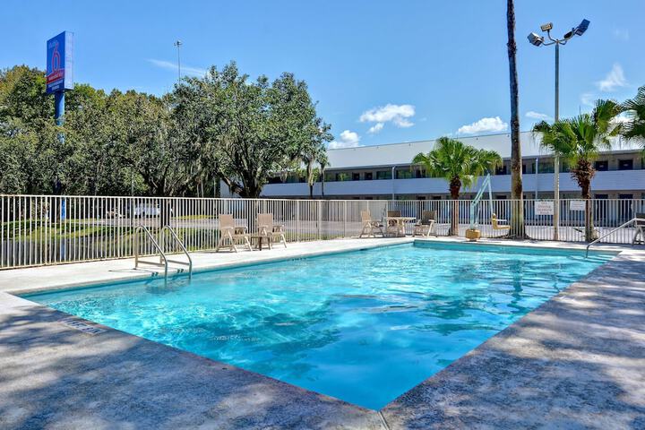 Pools & Facilities