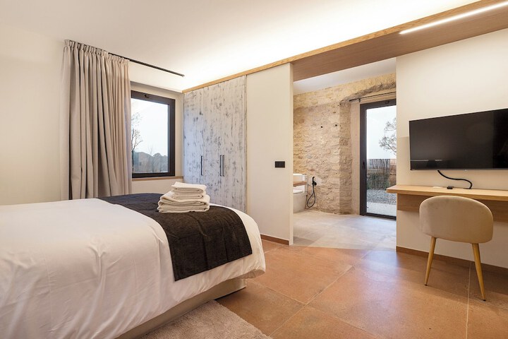 Room 4 of 60