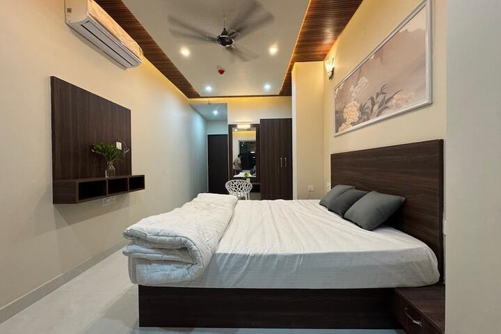 Room 3 of 10
