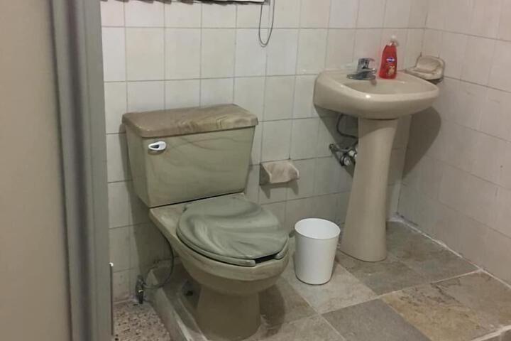 Room 4 of 18